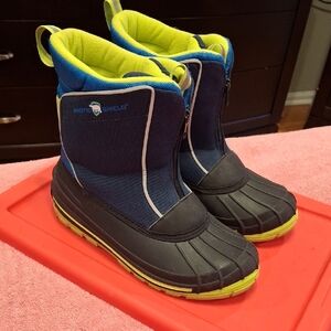 Arctic Shield Snow Boots. Size 5